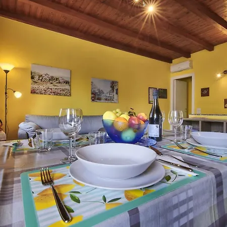 بيت للعطل Casa Della Musica View And Garden مانديلو ديل لاريو